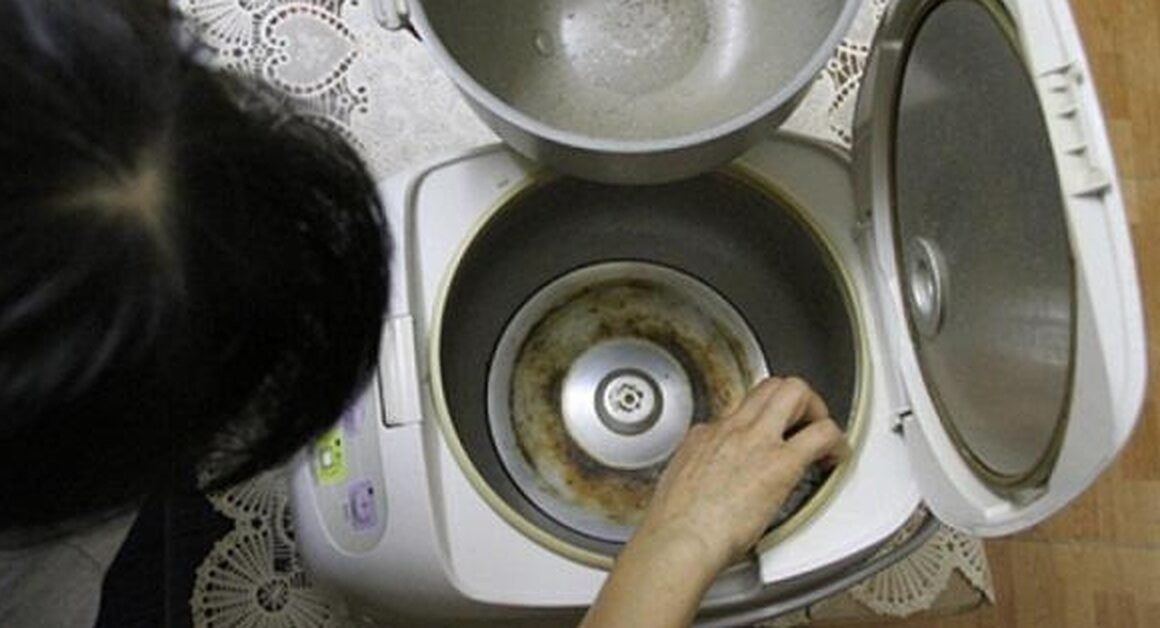 BẠN CÓ BIẾT NHỮNG THÓI QUEN NÀY KHI DÙNG NỒI CƠM ĐIỆN CÓ THỂ LÀM HẾT ĐIỆN NHIỀU HƠN!