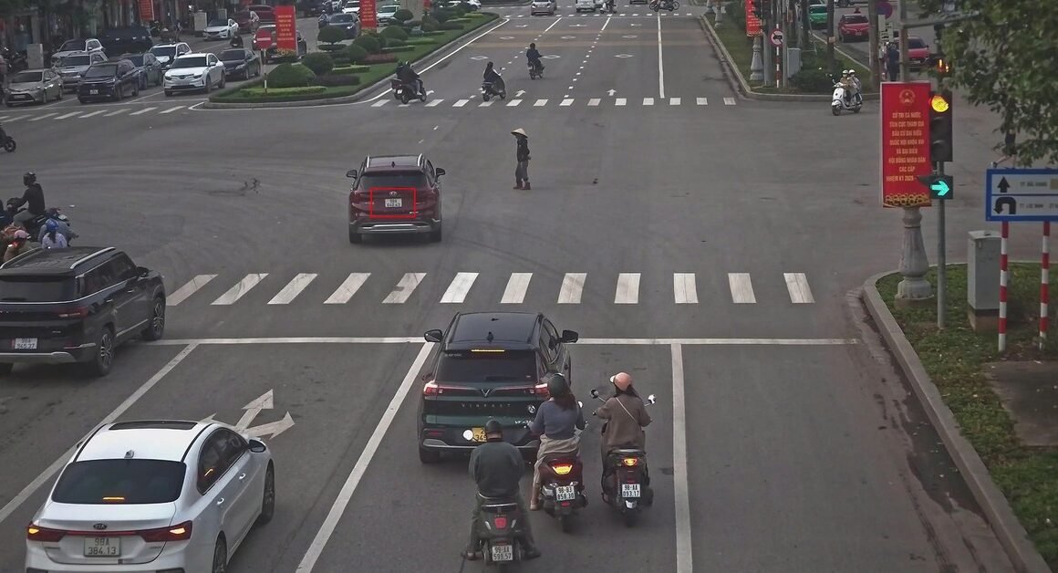 CHẶT CHÁY XỬ LÝ VI PHẠM VƯỢT ĐÈN ĐỎ: ĐÃ CÓ HÀNG TRĂM TRƯƠNG HỢP BỊ PHÁT HIỆN TRONG NGÀY GẦN ĐÂY!