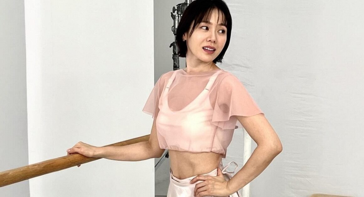 VOCLÁNG TUỔI 44 CỦA SON YE JIN GÂY NGƯỠNG MỘ VÌ VẺ ĐẸP KHÔNG NGỜ!