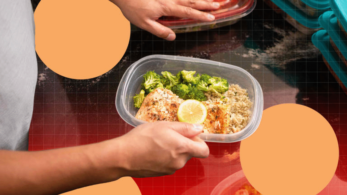 BẠN ĐÃ BIẾT THẾ NÀO VỀ NGUY CƠ ĂN PHẢI HÓA CHẤT TỪ HỘP NHỰA?