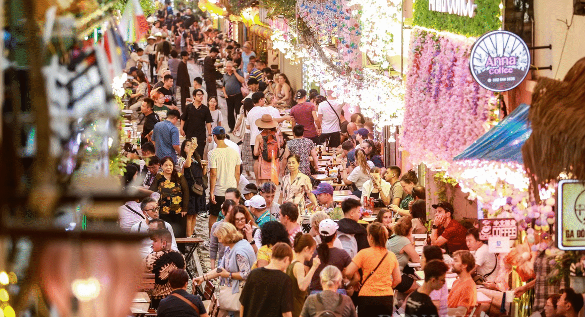 MỘT CON PHỐ NHỎ Ở VIỆT NAM KHIẾN DU KHÁCH QUỐC TẾ SỐNG GỤC TRONG MỘT CUỘC “ÁM ẢNH” KHÓ CƯỠNG!