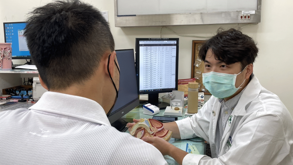 KHÁM NÔI MỤN NHỎ TRÊN MÔI, NAM THÀNH NIÊN PHÁT HIỆN BÙNG NỔ BỆNH LÂY TRUYỀN QUA ĐƯỜNG TÌNH DỤC!