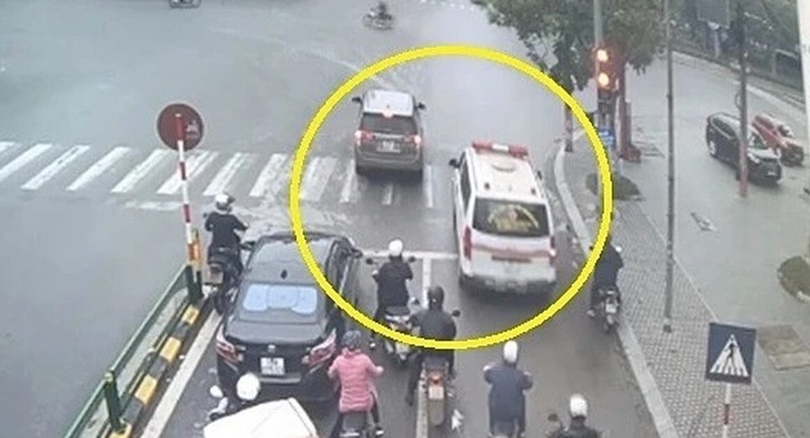 **BỊ PHẠT NGUỘI KHI VƯỢT ĐÈN ĐỎ LÀM GƯƠNG MẶT CỰC KỲ SỐC: CẢI CÁCH NÀO ĐỂ BẢO VỆ NGƯỜI NHÀ ĐI CẤP CỨU?**