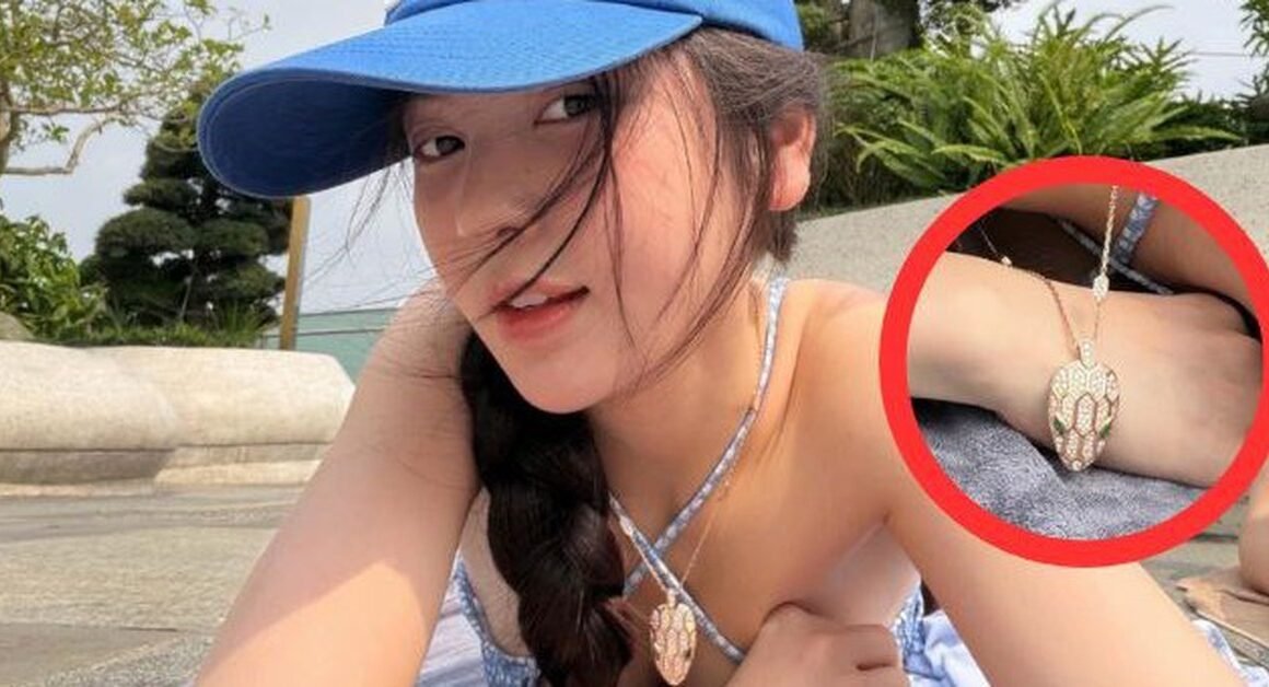 BA XÃ QUANG HẢI KHIẾN FANS NGẬP TRÀN VỚI HÌNH ẢNH TẮM NẮNG ĐẸP NGẤT NGÂY!