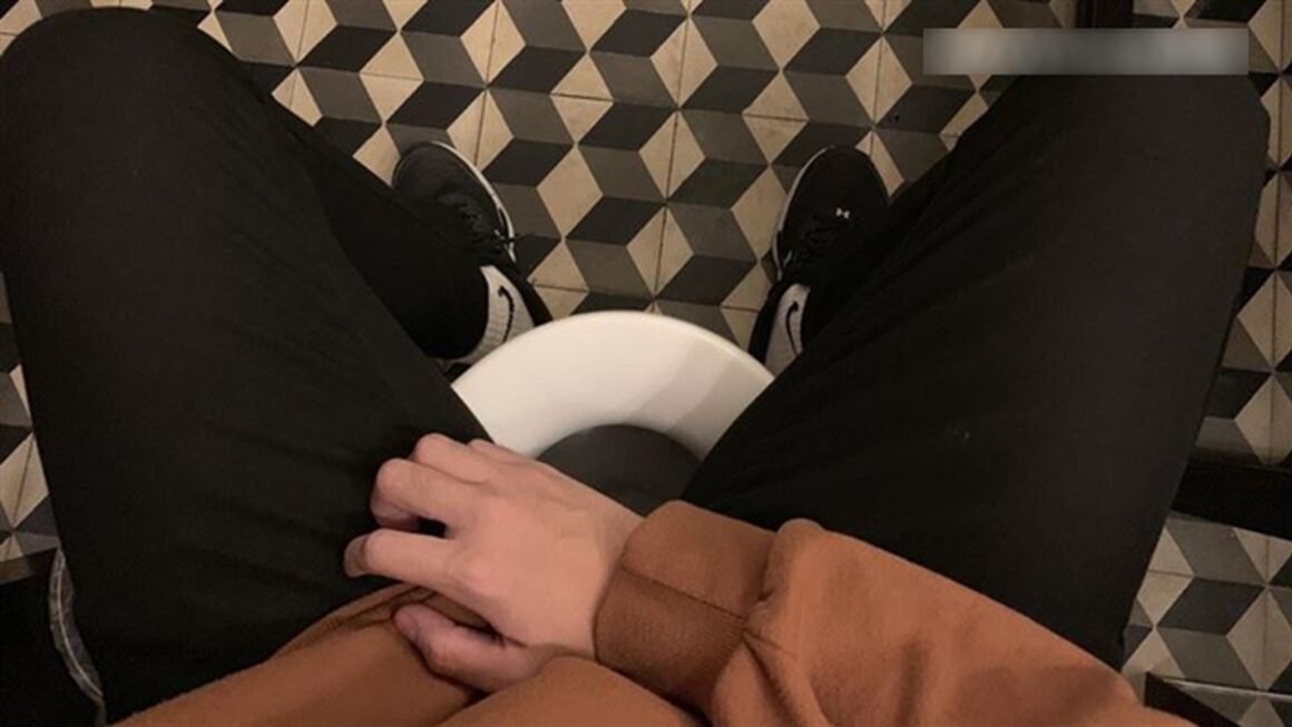 BẠN ĐANG MẮC PHẢI 2 NGUYÊN NHÂN NGUY HIỂM KHI ĐI VỆ SINH MÀ CHƯA BIẾT!