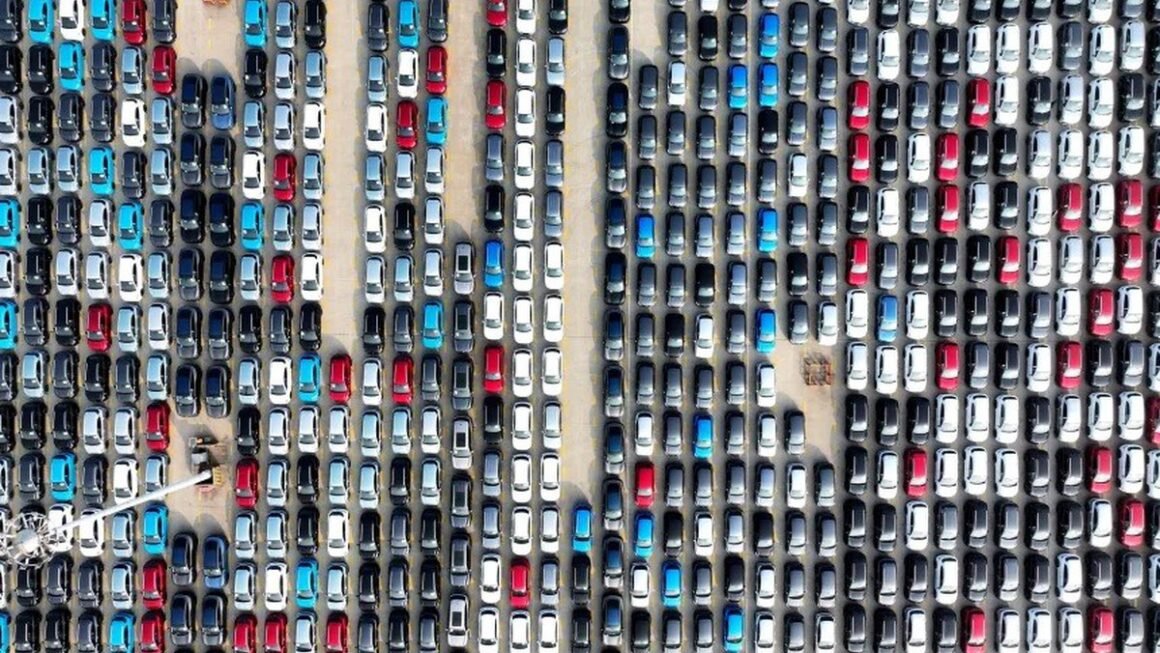 NHIỀU NGƯỜI ĐANG HỐI HỘP TRƯỚC BẢN TIN VỀ GIÁ DẦU THÔ TĂNG VÙNG 119 USD/THÙNG SAU XUNG ĐỘT NGUY HIỂM TẠI TRUNG ĐÔNG