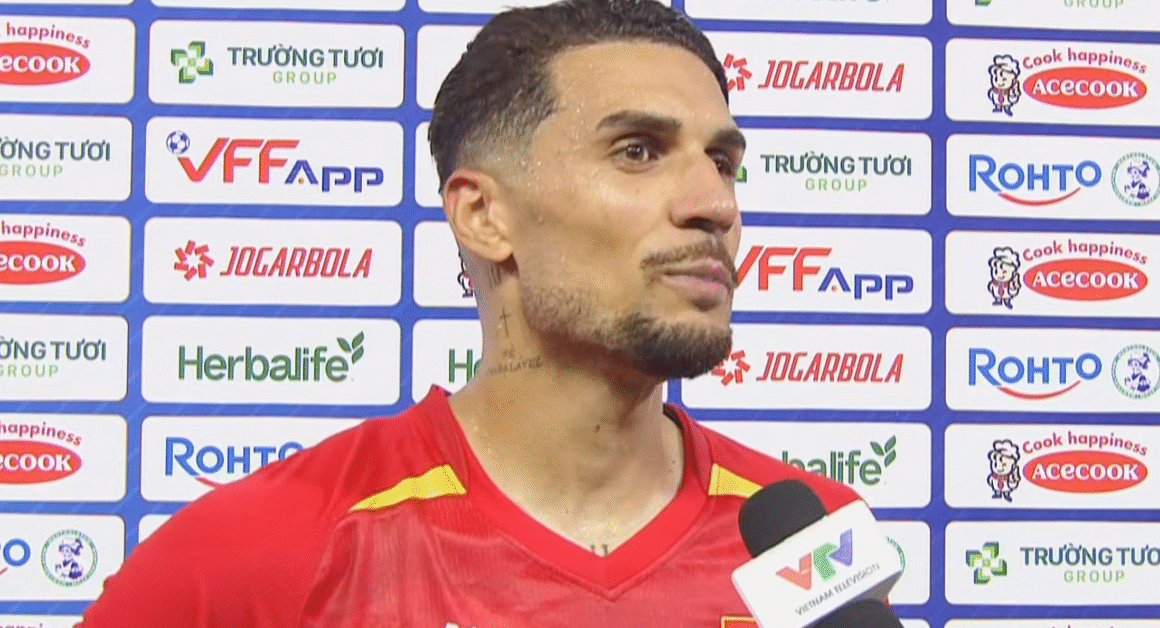 TẠI SAO CẦU THỦ NHẬP TỊCH ĐỖ HOÀNG HÊN “BẮN” TIẾNG VIỆT, NHƯNG PHÓNG VIÊN VTV LẠI HỎI BẰNG TIẾNG ANH?