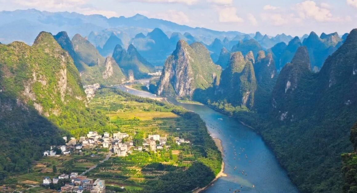 QUIỀN ĐƯỜNG VIỆT NAM BAY TRỰC TIẾP VÀ MIỄN THỊ THỰC ĐANG CHUYỂN HÓA THIÊN ĐƯỜNG ĐÓN KHÁCH TRẺ