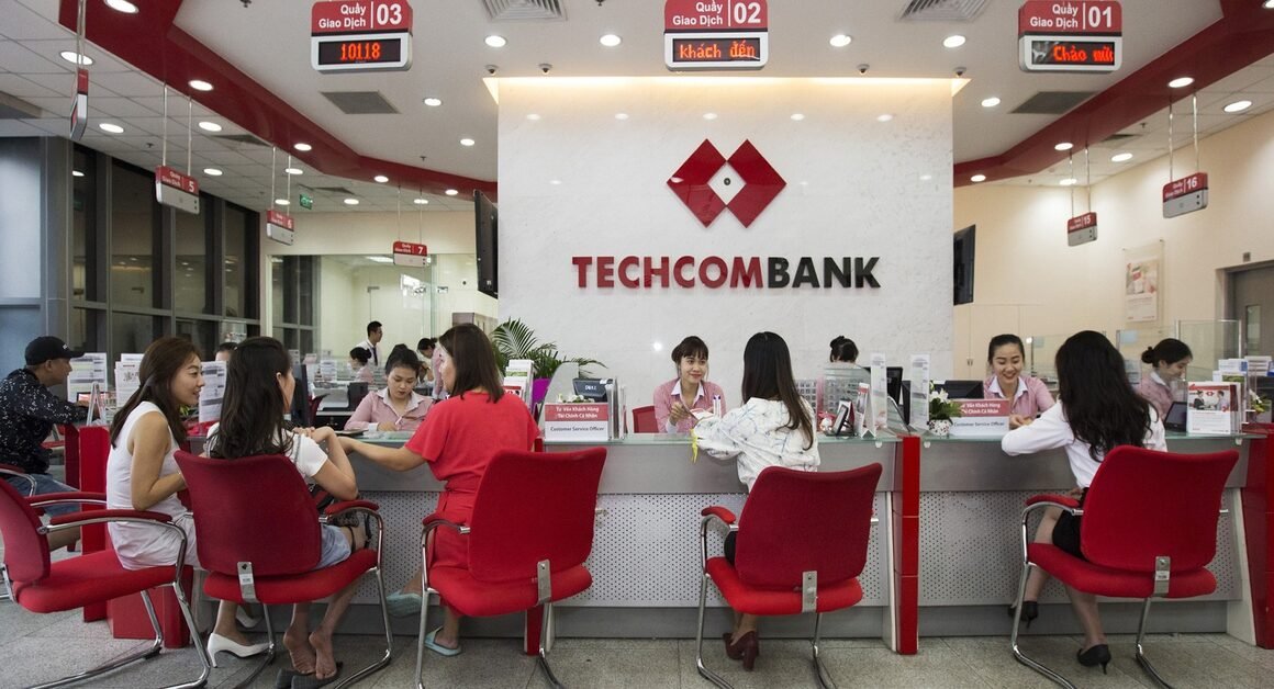 KHÁCH HÀNG CẦN BIẾT: SẮP XẾP GIAO DỊCH VÀ SỬ DỤNG THẺ, ATM/CDM ĐỂ AN TOÀN VÀ TRÁNH GIÁN ĐOẠN!