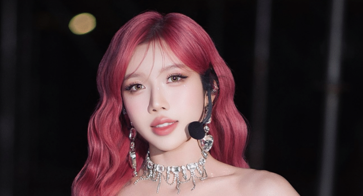 NỮ CA SĨ GÂY CHUÝ Ý Ở TRUNG QUỐC: HỒ SƠ HỌC VẤN ẤN TƯỢNG VÀ BỨC TRANH ĐẶC BIỆT!