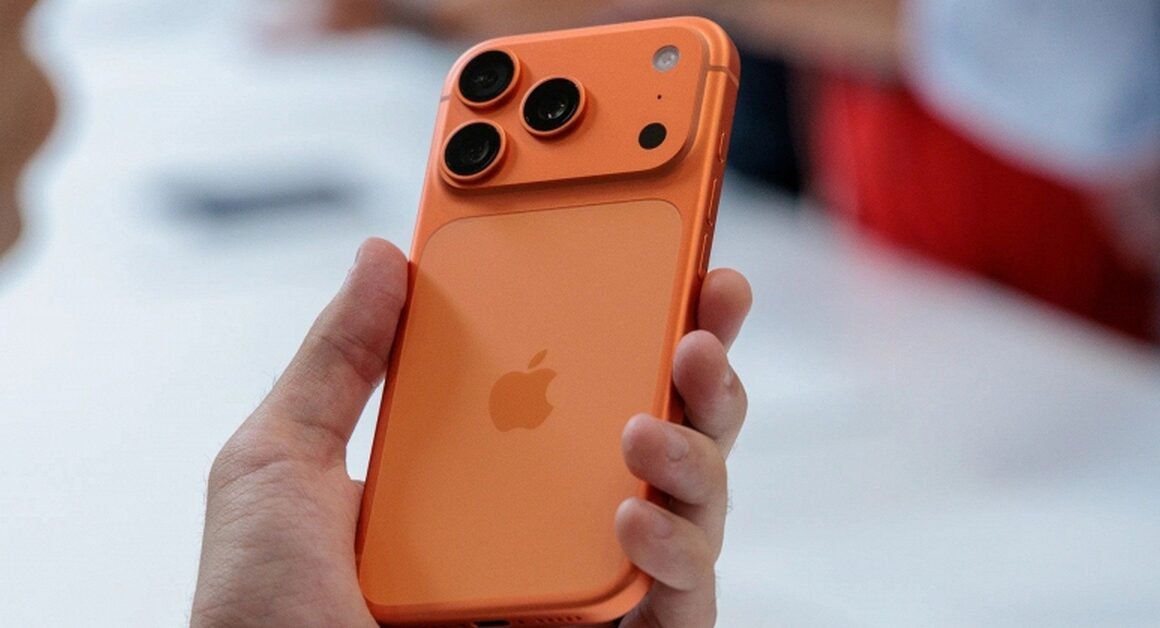 IPHONE CẬP NHẬT BẤT THƯỜNG GIỮ ỔN ĐỊNH GIÁ GIỮA MÙA ĐIỂM, BẤT CHẤP NGÀY TĂNG GIÁ HẬU DỊCH!