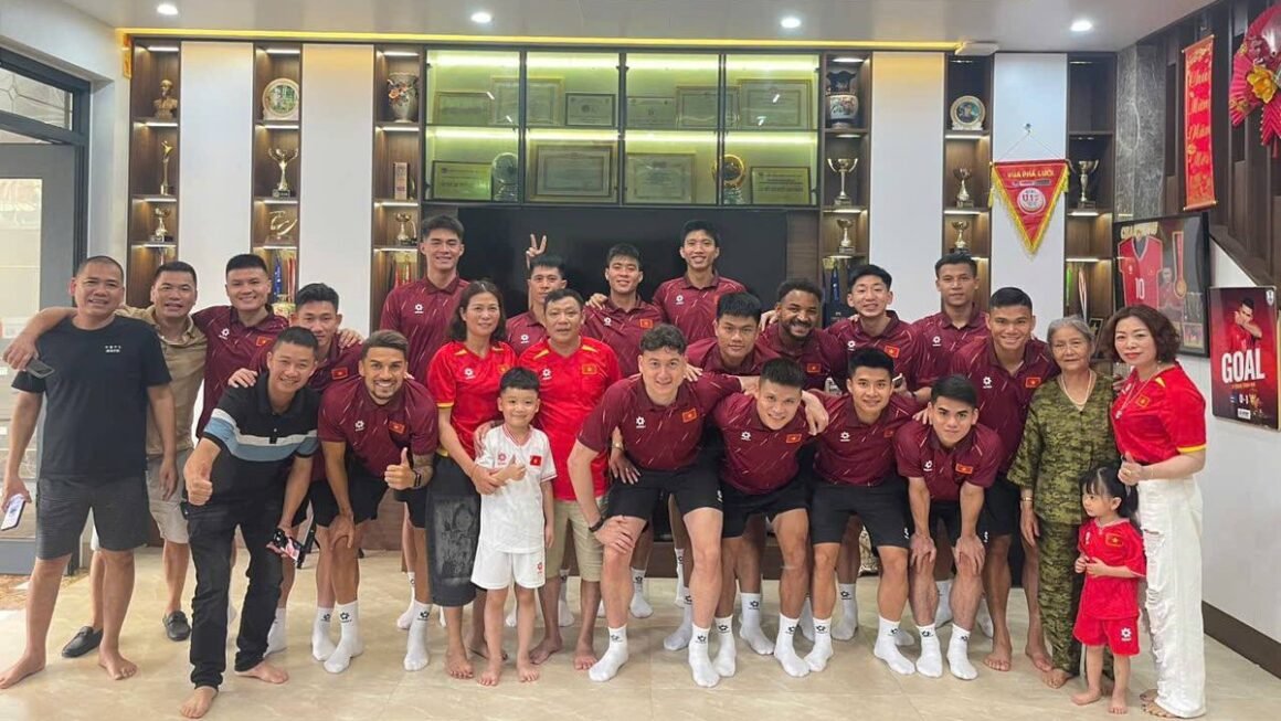 KHÁM PHÁ HÀNH TRÌNH ĐẦY GẮN BÓ CỦA CẦU THỦ VIỆT NAM TRƯỚC TRẬN CHIẾN QUANG ĐỢI VỚI MALAYSIA!