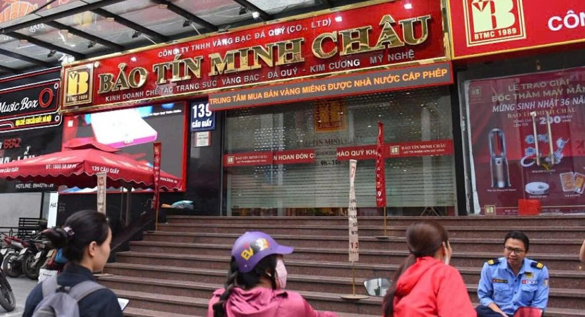 VÌ SAO 3 CỬA HÀNG BẢO TÍN MINH CHĀU TẠI HÀ NỘI ĐỒNG LOẠT ĐÓNG CỬA NGHIÊM TRỌNG?