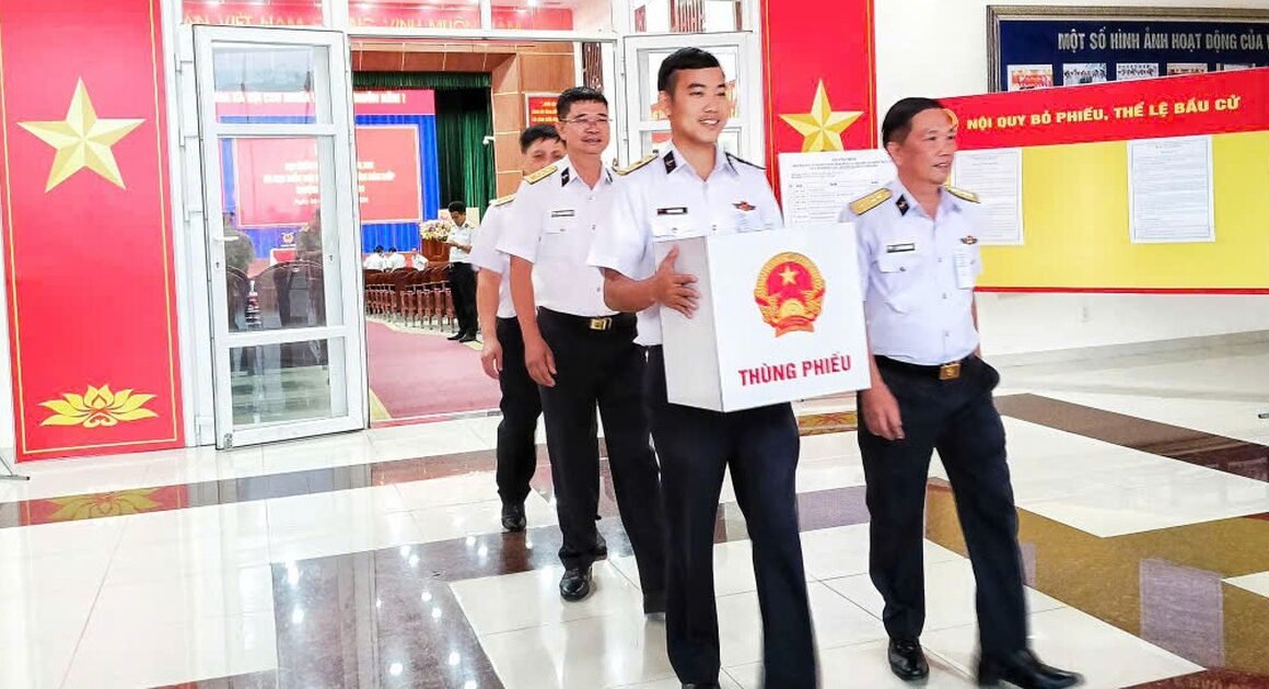 AI CHỈ CÁC THÀNH VIÊN TỔ BẦU MỚI ĐƯỢC KIỂM PHIẾU, NGƯỜI ỨNG CỬ VÀ PHÓNGVIÊN ĐƯỢC CHỨNG KIẾN!