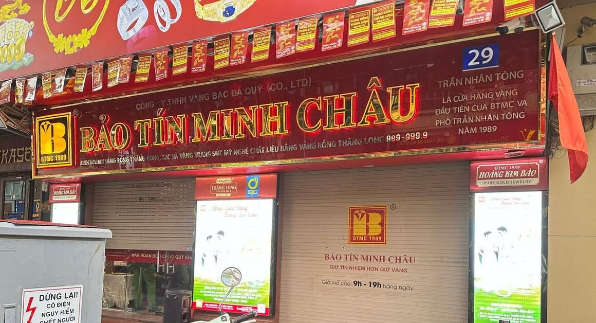 DƯỚI BÁO TIN CHƯA RÕ LÝ DO, CỬA HÀNG VÀNG BẢO TÍN MINH CHÂU ĐỀU ĐÓNG CỬA VÀ KHÔNG CẬP NHẬT GIÁ, GÂY CHU MÙA CHO NGƯỜI ĐẦU TƯ!