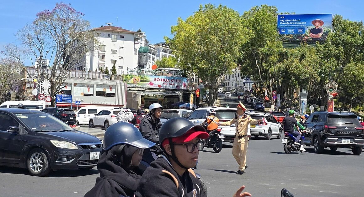 Đà Lạt sẵn sàng đối mặt với thách thức mới khi sân bay Liên Khương tạm đóng cửa, cảnh sát giao thông cần làm gì để giữ chân du khách?