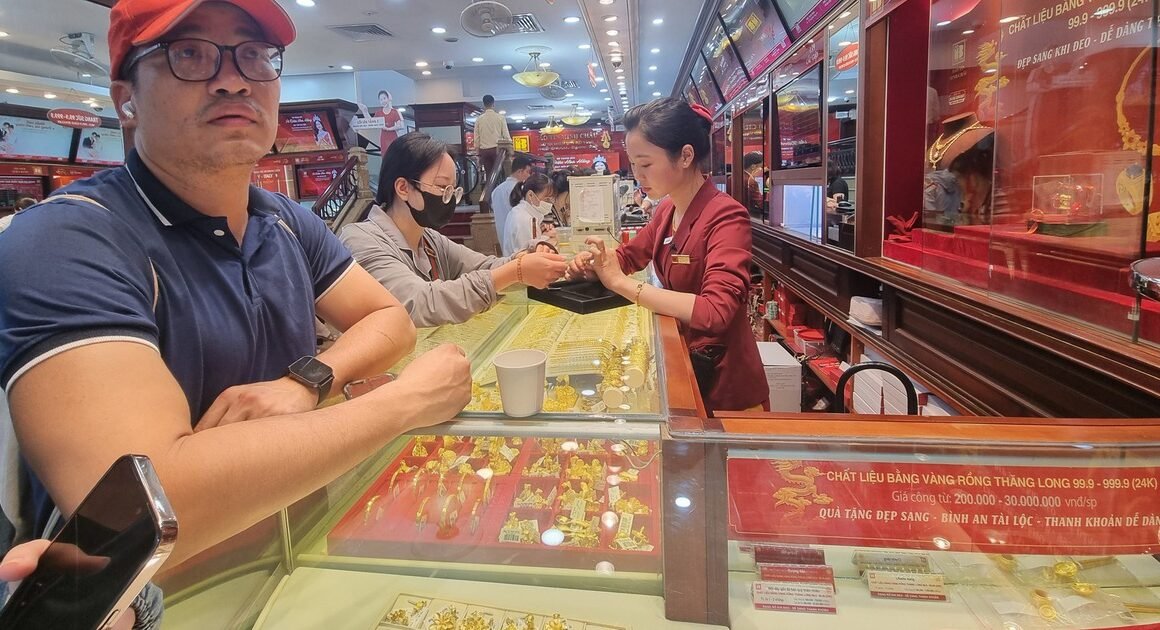 GIA VÀNG KHÔNG THAY ĐỔI, NHƯNG BẠC ĐỘNG THÁI NHƯ THẾ NÀO ĐỂ GÂY SỐC?