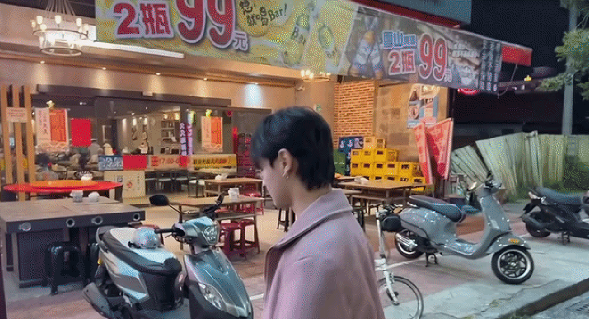 MỐI QUAN HỆ ĐỒNG TÍNH GIỮA NAM CA SĨ ĐIỂN TRAI VÀ THỢ LÀM BÁNH KÉM 16 TUỔI GÂY CHUẾT MẠNG XÃ HỘI!