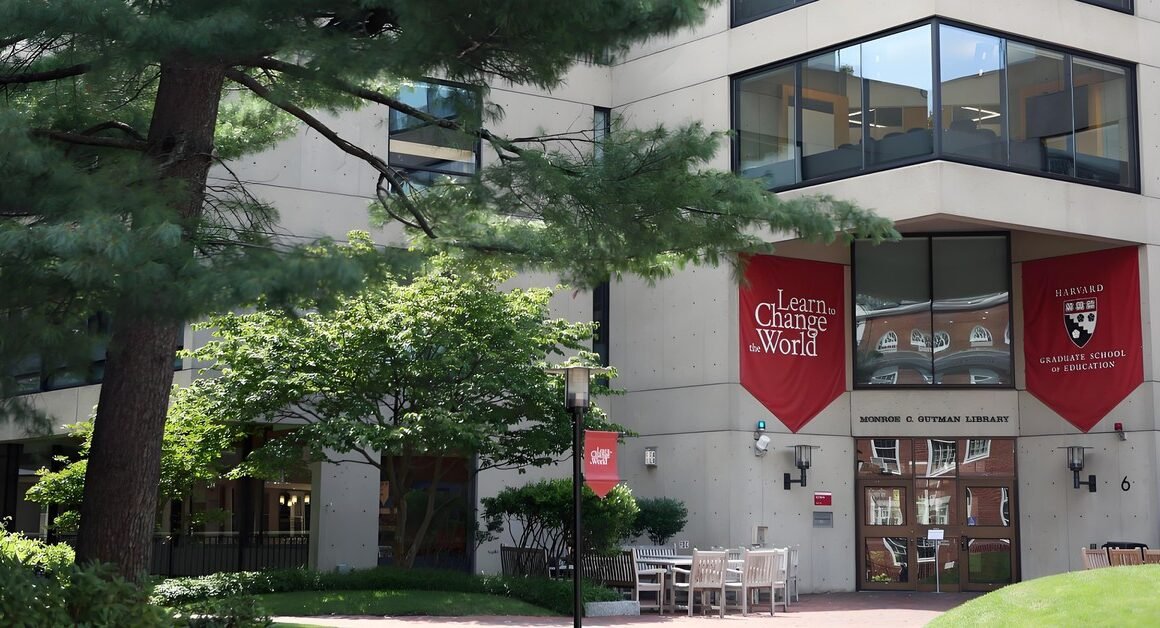 KHÁM PHÁ SỰ KHÁC BIỆT “MỘT CHUẨN MỰC” GIỮA CHƯƠNG TRÌNH CỬ NHÂN VÀ THẠC SĨ TẠI HARVARD!