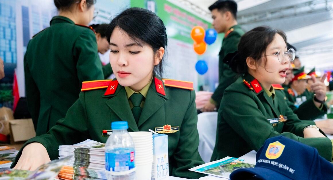 BẠN CÓ BIẾT NGÔN NGỮ NÀO LẠI ĐƯỢC CHUNG SỨC GHI DANH TRONG SÁU NGÔN NGỮ CHÍNH THỨC CỦA LIÊN HỢP QUỐC?