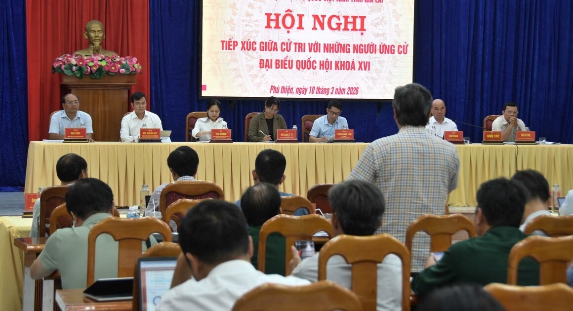 : BIỂU HIỆN CỦA NIỀM HI VỌNG VÀ CHỜ ĐỢI VẪN RẠNG RỠ TRONG CÁC CUỘC GẶP GỠ VỚI CỬ TRI MIỀN NÚI!