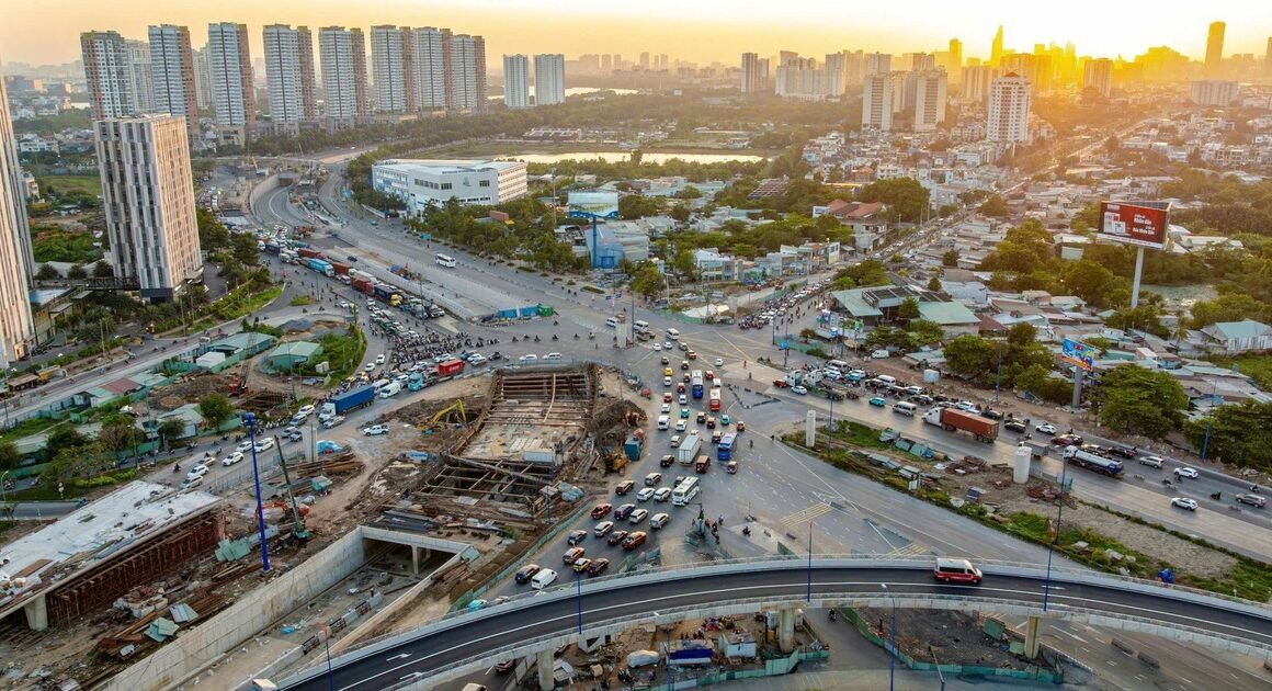 KHÔNG NGỜ ĐẾN, CẦU VƯỢT VÀ HẦM CHUI SẼ GIẢI THOÁT GIAO THÔNG KHI ĐÈN ĐỎ BẤT LỰC!