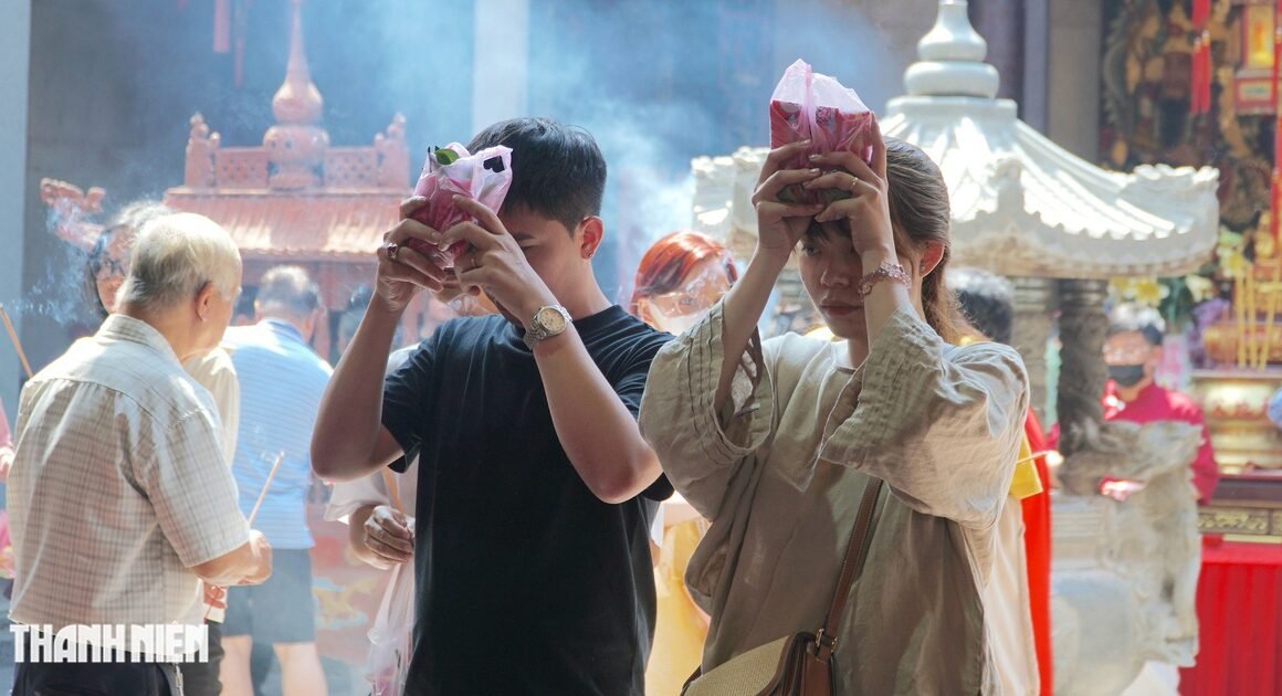 (NHỮNG NGƯỜI ĐI VÀO CHÙA ÔNG RỒI ĐIỀU GÌ KHI VAY LỘC, TRẢ LỘC ĐỂ NHẬN NHỮNG GIÁ TRỊ KHÔNG NGỜ?)