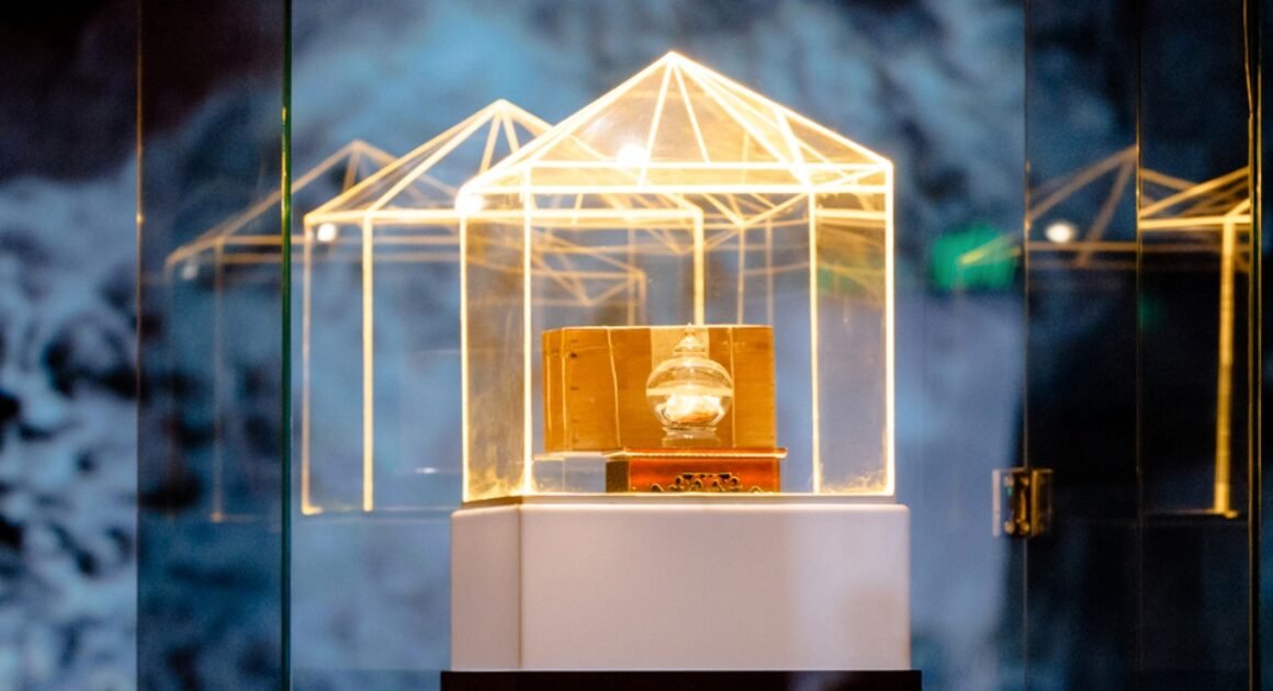 TẠI SAO NGƯỜI DÂN KHÔNG ĐƯỢC TIẾP CẬN GẦN NỮA VỚI XÁ LỢI TRÁI TIM BỒ TÁT QUẢNG ĐỨC?