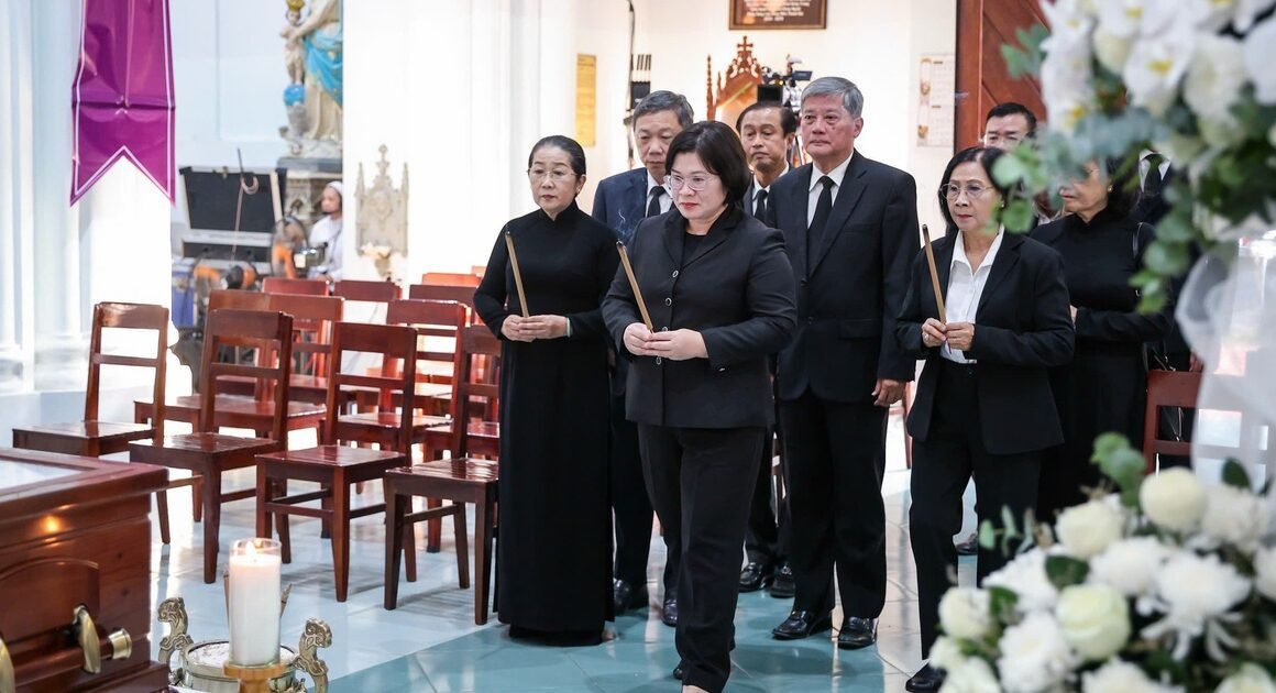 KHÁNH THÀNH ĐẶC BIỆT TẠI TRUNG TÂM MỤC VỤ TP.HCM, LÃNH ĐẠO ĐẾN VIẾNG ĐỨC HỒNG Y GIOAN BAOTIXITA PHẠM MINH MẨN