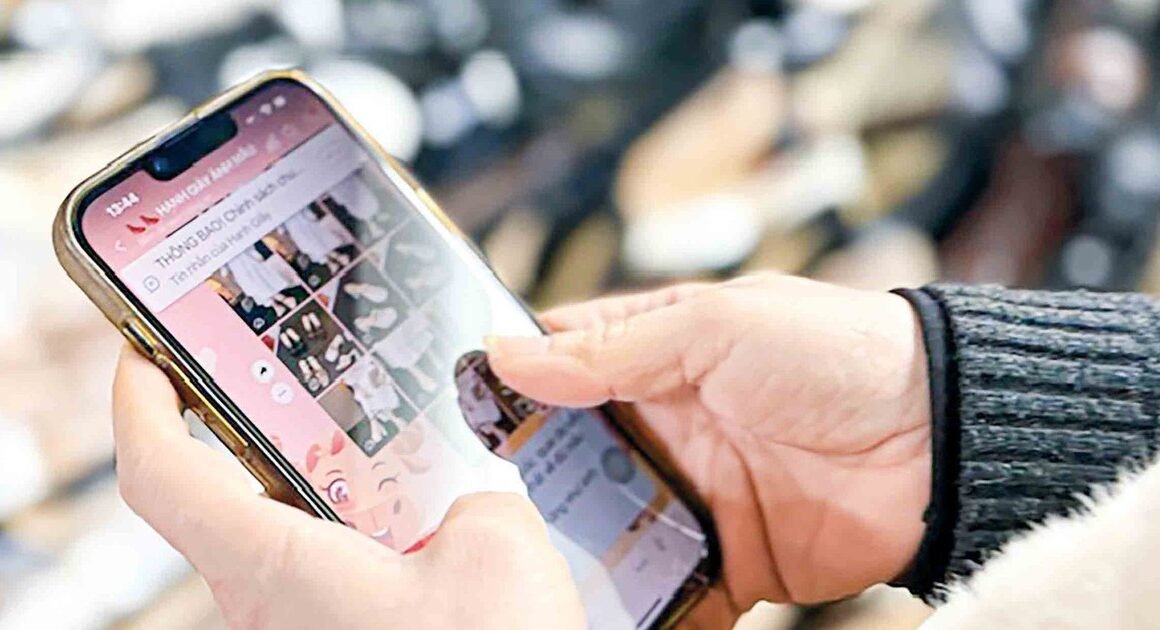 AI CÓ THỂ NGHĨ RẰNG CHỢ TRUYỀN THỐNG SẼ CHẾT DẦN, NHƯNG PHÁI ĐẸP NÀY ĐANG BẬT SÁNG TRONG CHUYỂN ĐỐI SỐ HÀNG NGÀY