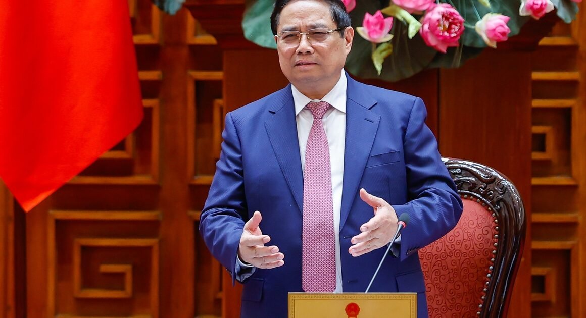 THỦ TƯỚNG PHẠM MINH CHÍNH ĐẶT RA GIẢI PHÁP CHỐNG GIÁ XĂNG DẦU CÙNG CÁC BIỆN PHÁP BẢO VỆ NGƯỜI DÂN TRONG CHIỀU TỐI 16.3