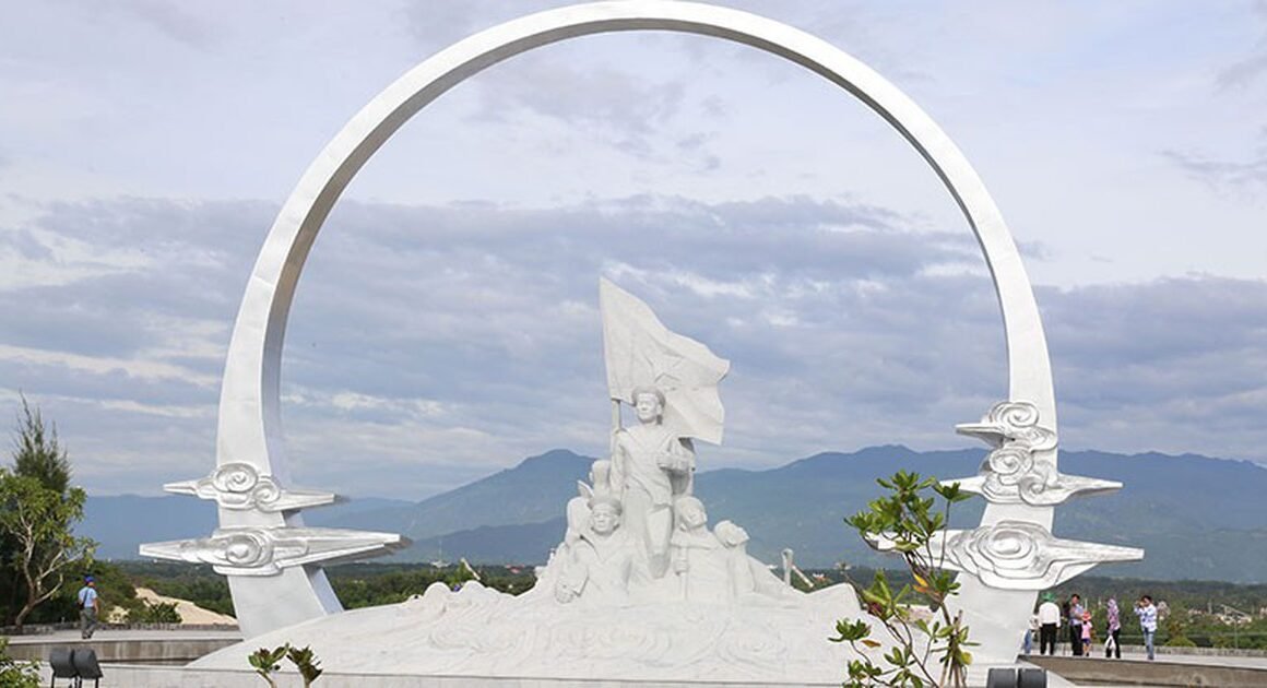 NHỮNG BỨC ẢNH NƯỚC MẮT VẪN CÒN CHUYỀN ĐẾN NGHĨA TÌNH THÉP ĐÃ TRƯỚC 38 NĂM TRONG HƠI THỞ GẶM GẸP CỦA NHỮNG NGƯỜI LÍNH TRẺ TRÊN ĐÁ GẠC MA, CÔ LIN VÀ LEN ĐAO!