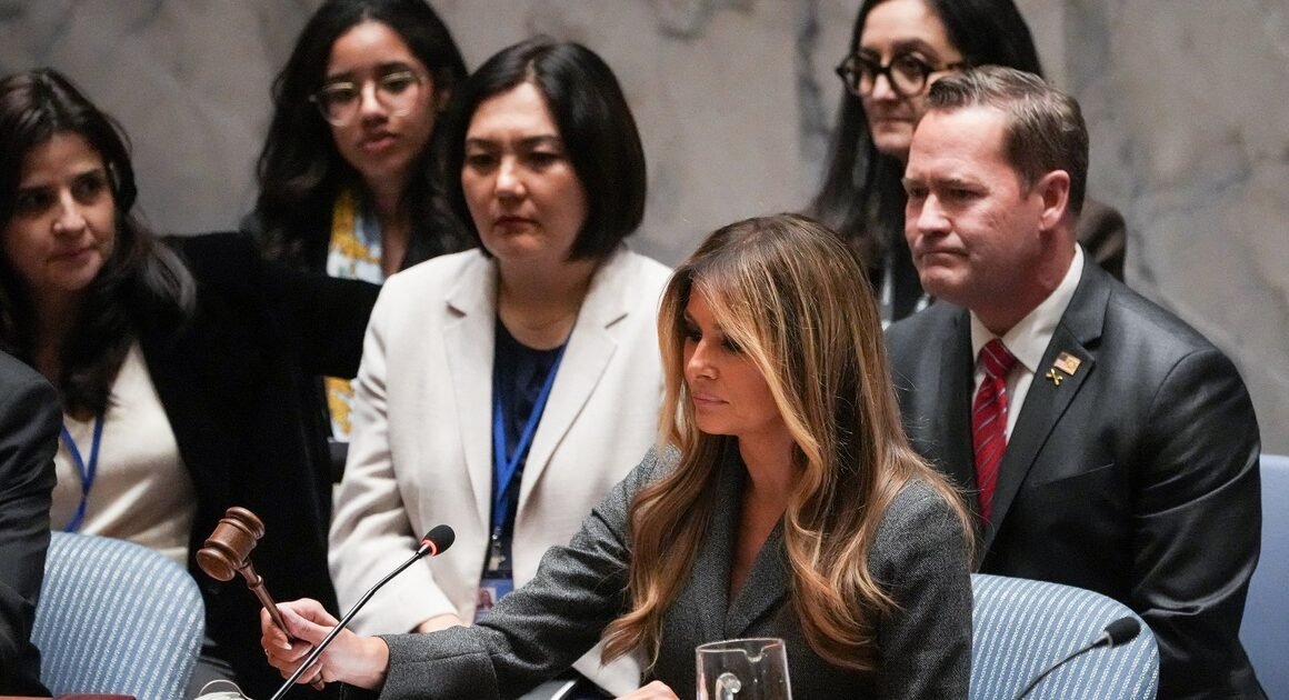 MELANIA TRUMP GẶP GỠ HỘI ĐỒNG BẢO AN LIÊN HIỆP QUỐC ĐỂ NHỮNG TRẺ EM TRONG XUNG ĐỘT CÓ ĐƯỢC TIỀM NHIÊN HỌ THÁI KHÔNG?