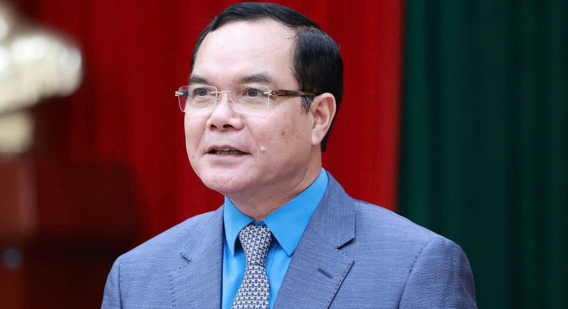 CHỦ TỊCH TỔNG LĐLĐ VIỆT NAM NGUYỄN ĐÌNH KHANG BẤT NGỜ ĐƯỢC ĐIỀU ĐỘNG, BỔ NHIỆM VÀO VỊ TRÍ THỨ TRƯỞNG THƯỜNG TRỰC BỘ DÂN TỘC VÀ TÔN GIÁO!
