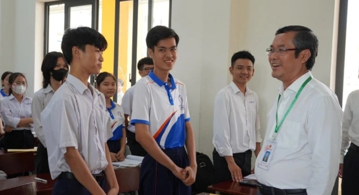 THƯƠNG LÝ, ÔNG NGUYỄN VĂN PHÚC CHÍNH THỨC RỒI, AI SẼ ĐƯỢC ĐỘC QUYỀN ĐỂ TIẾP TỤC GẮN BÓ VỚI NGÀNH GIÁO DỤC?