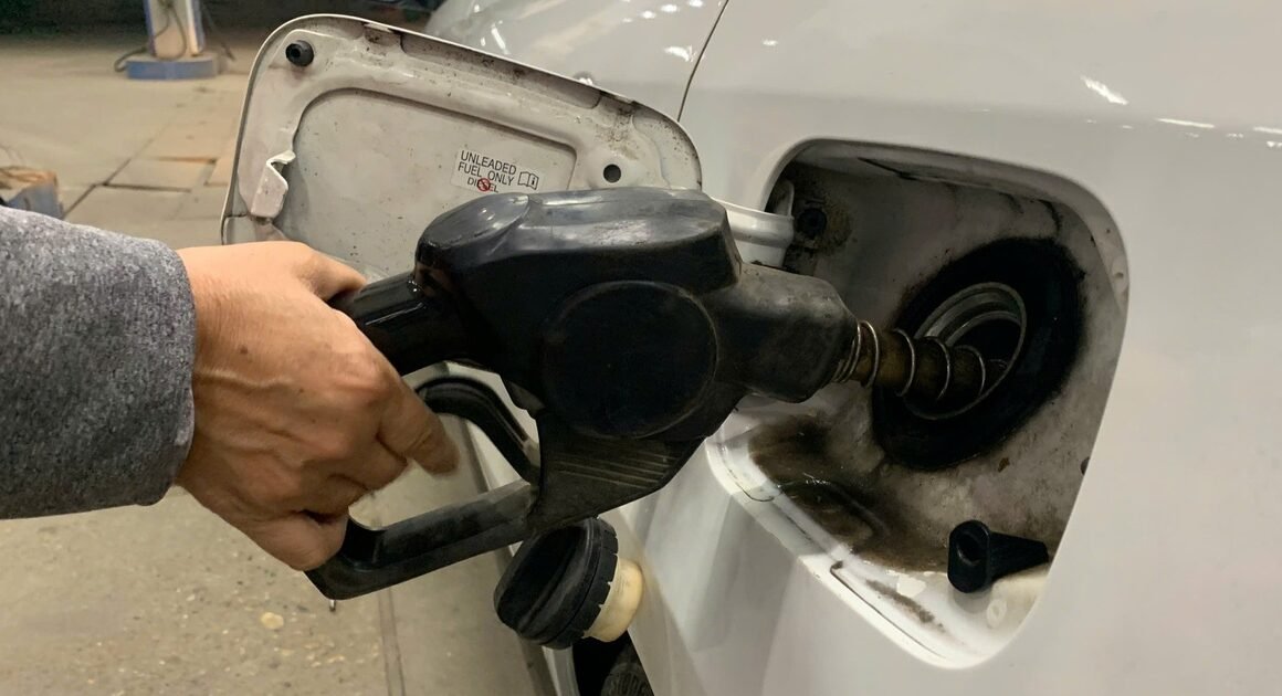 GIÁ XĂNG DẦU ĐỒNG LOẠT TĂNG MẠNH, DẦU HỎA CHỢT NHẢY THĂNG 8.490 ĐỒNG/LÍT, ĐÓN ĐẦU MỚI GIA CƯỢC!