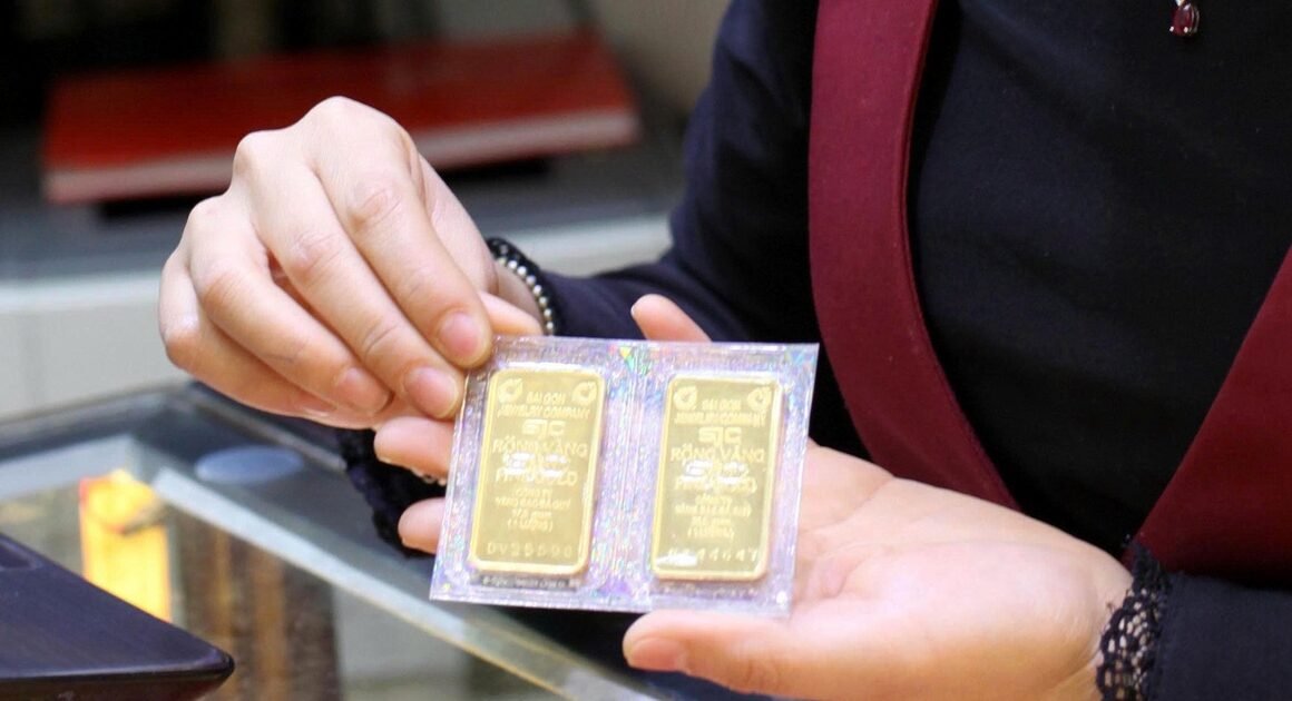 VÙNG GIÁ VÀNG ĐIỀU CHỈNH GIẢM KHỦNG, DÂN ĐẦU TƯ LỖ HƠN CHỤC TRIỆU TRONG KHI LÃI SUẤT TIỀN ĐỒNG ĐANG TĂNG MẠNH!