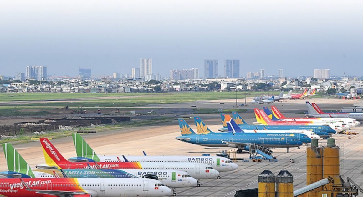 XĂNG DẦU HẾT NGAY TRƯỚC THỜI ĐIỂM KHÁCH BAY TĂNG CAO, HÃNG HẢI VỌNG ĐẾN ĐÓNG BẾN!