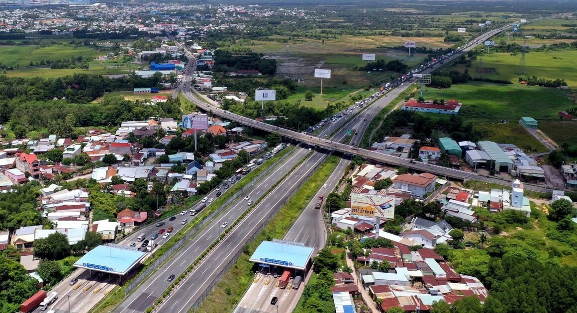 KHẨN TRƯƠNG HOÀN THIỆN CÁC TUYẾN ĐƯỜNG KẾT NỐI SÂN BAY LONG THÀNH TRƯỚC KHI GIAO THÔNG THƯƠNG MẠI GIAI ĐOẠN 1 KHỞI ĐẦU NĂM 2027!