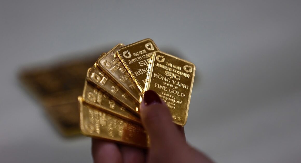 GIÁ VÀNG TRONG NƯỚC BẠO CHÁY, GIẢM KHÓC LIỆU ĐẠO ĐƯỢC BAO NHIÊU MẢNH GHÉP?