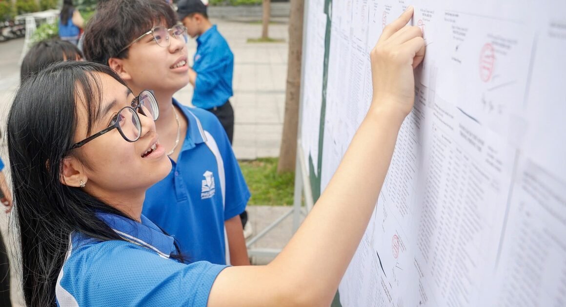 TỪ NĂM HỌC MỚI, HÀ NỘI BỎ ĐIỀU KIỆN HỘ KHẨU VÀ KHU VỰC TUYỂN SINH LỚP 10!