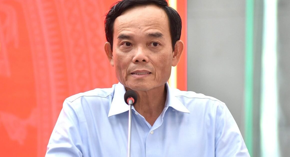 **ĐẤT VÀNG Ở TRUNG TÂM TP.HCM BỊ RÀO KÍN NHIỀU NĂM, DÂN KHÔNG CÓ NƠI GẬP GỠ, BÍ THƯ TRẦN LƯU QUANG CHIỀU TẢ NÓI GÌ?**