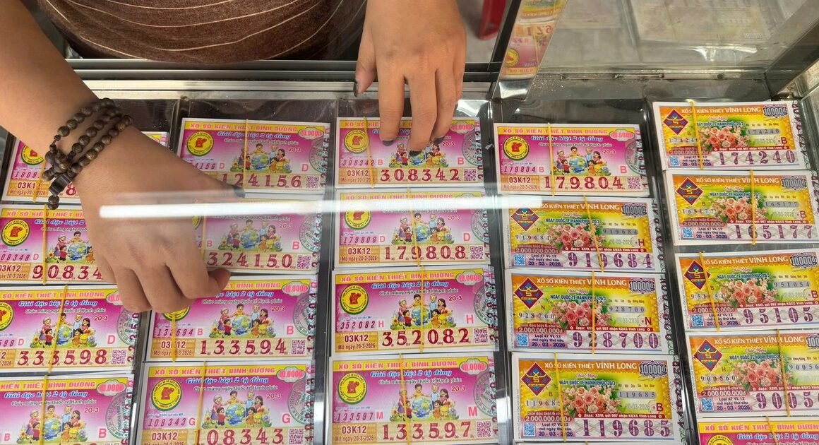 KHÁM PHÁ BÊN OST TRONG VÒNG XOÁY VÉ SỐ MUA ĐỨT BÁN ĐOẠN ĐẨY NGƯỜI BẢN VÉ VÀO BIẾN ĐỘNG KHÔNG NGỜ