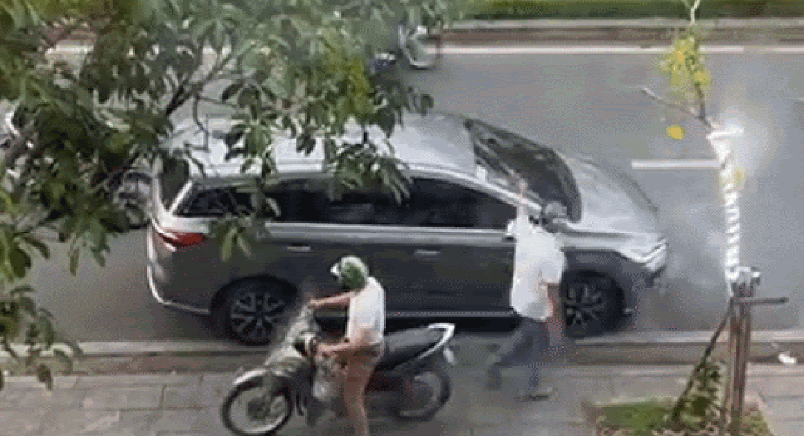 AI NỔI GIẬN, TÀI XẾ 7 CHỖ CÓNG ĐỒNG, CUỘC RỐI TREN PHAN XICH LONG GÂY RỐI LOẠN KHÔNG NGỜ!