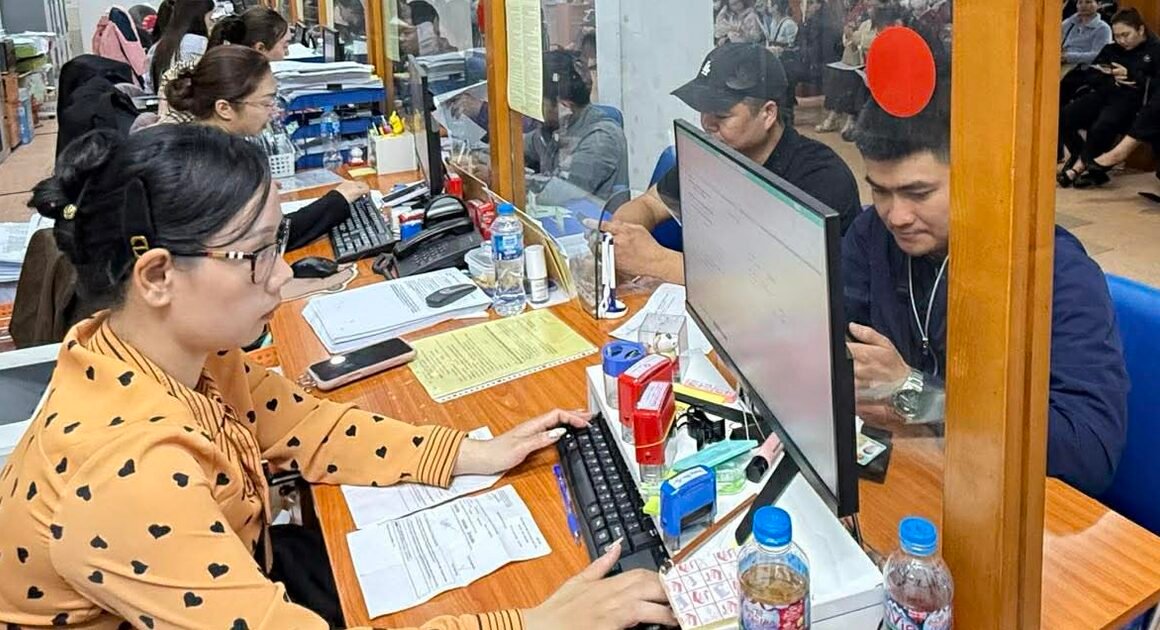 VIÊN CHỨC CÓ THỂ ĐƯỢC XEM XÉT GIẢM KỶ LUẬT NẾU CHỦ ĐỘNG NHẬN TRÁCH NHIỆM VÀ KHẮC PHỤC HẬU QUẢ!