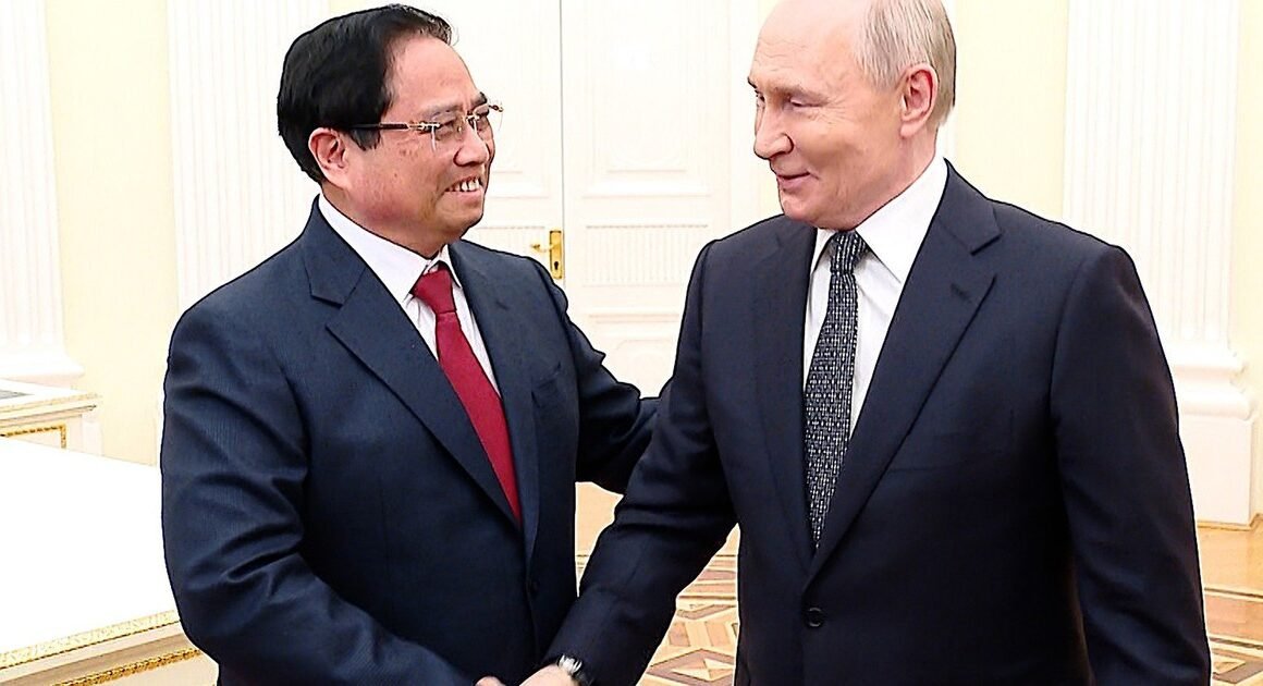 TỔNG THỐNG PUTIN GÓI GỌN BẠN HƠN, GIAO BỘ NGOẠI GIAO XEM XÉT MIỄN THỊ THỰ CÔNG DÂN VIỆT NAM!