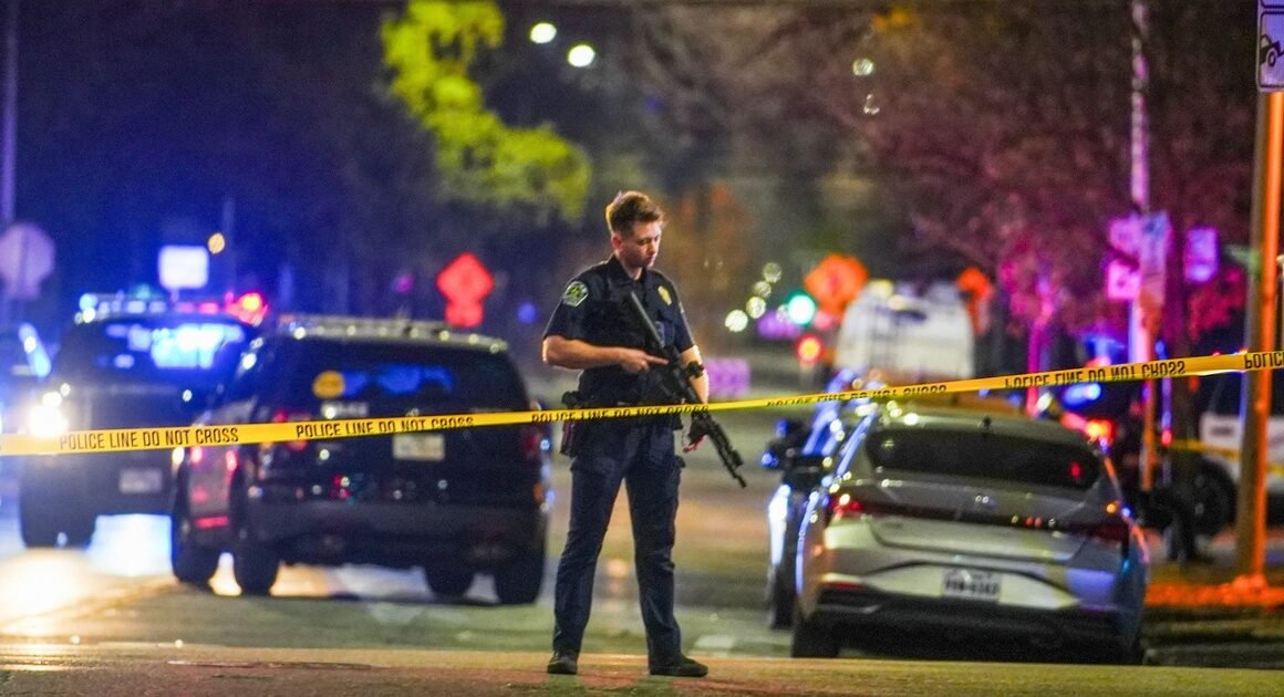 XẢ SÚNG TẠI AUSTIN: BA NGƯỜI ĐIỆN THOẠI, HƠN 14 NGƯỜI THƯƠNG VỤT; BỐC LỘC HUYẾT BÙNG NỔ GIỮA ĐÊM.