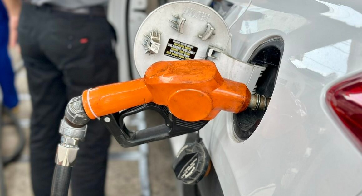 AI CẬP NHẬT: GIÁ DẦU NHẸ NHÀNG GIẢM, XU HƯỚNG GIÁ XĂNG DẦU Ở VIỆT NAM CÓ DỮ DỘI THAY ĐỔI NỔI BẬT?