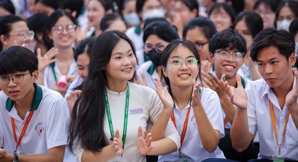 BẠN ĐÃ SẴN SÀNG CHO NGHỀ NGHIỆP TƯƠNG LAI TRƯỚC CUỘC CÁCH MẠNG AI CHƯA?