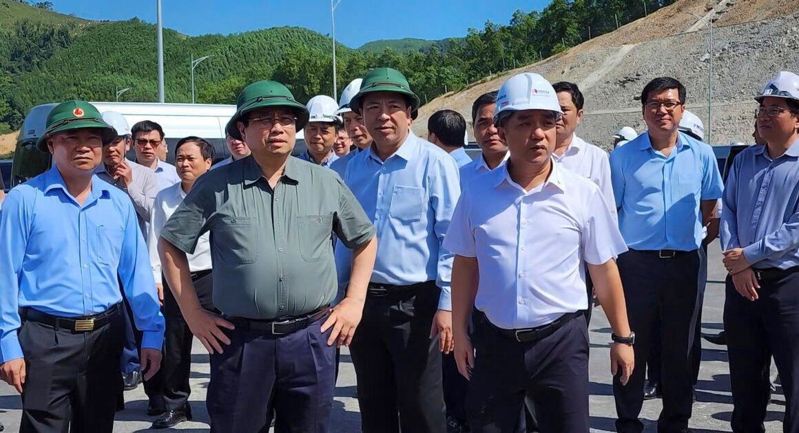 THỦ TƯỚNG PHẠM MINH CHÍNH VẬN ĐỘNG ĐẨY NHANH DỰ ÁN CAO TỐC QUẢNG NGÃI – HOÀI NHƠN, ĐẢM BẢO AN TOÀN VẬN HÀNH VÀ HIỆU QUẢ SỨC SỐNG GIAO THƯƠNG NHANH HƠN, AN TOÀN HƠN!